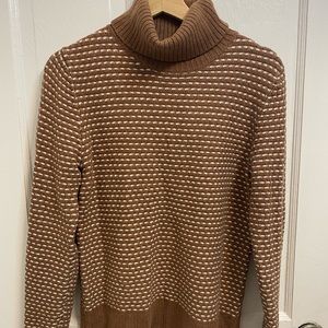 Patterned turtleneck